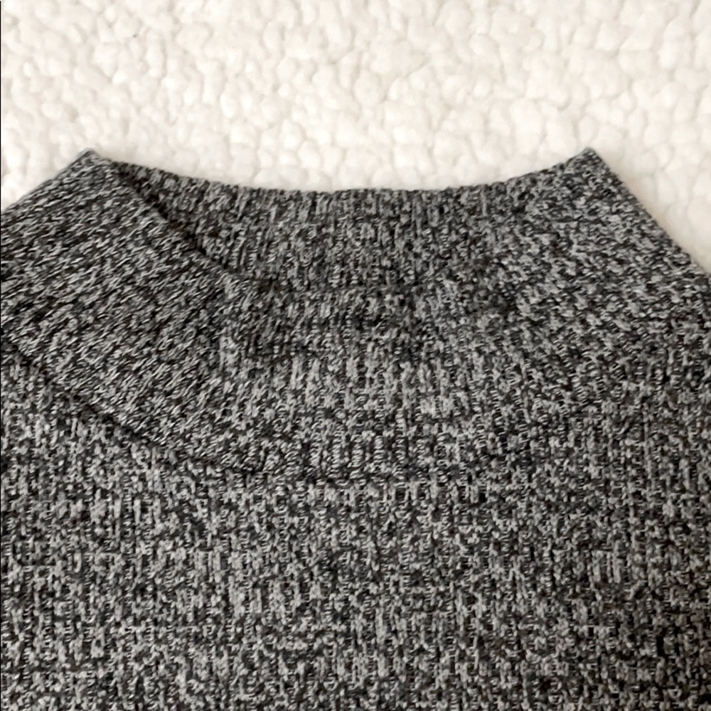 Gray top - Picture 5 of 5